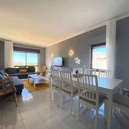 8 By Homing Apartmán *