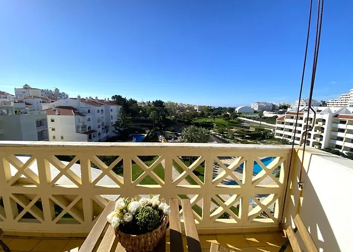 8 By Homing Apartmán *